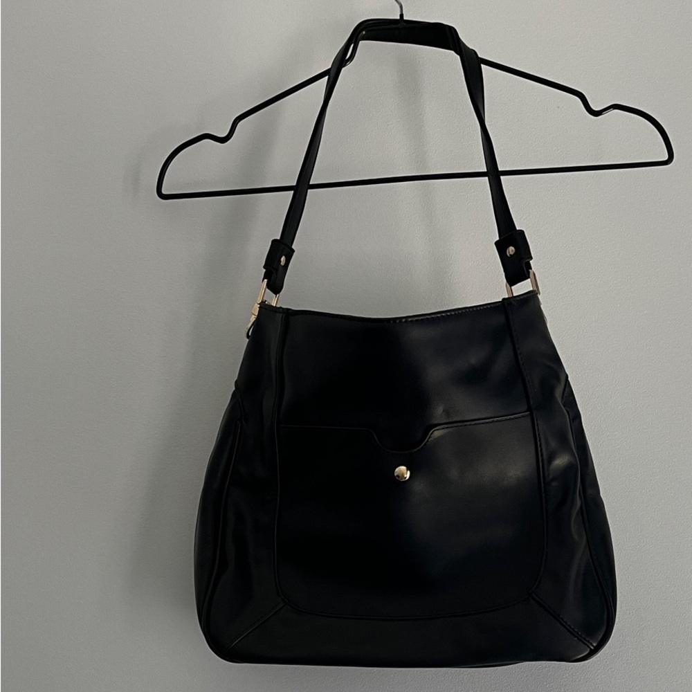 Elegant Black Leather Shoulder Bag